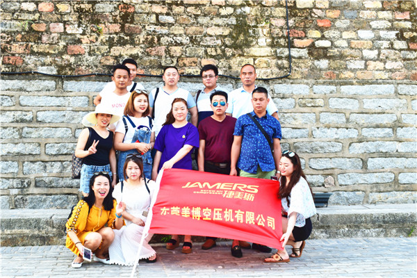 美博家人欢聚一刻 